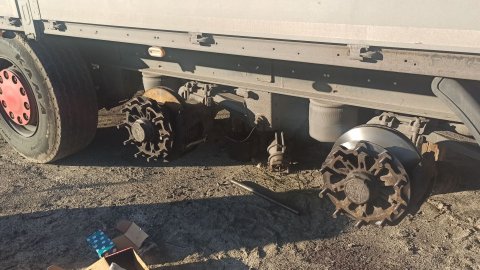 Любой ценой успеть перебрать тормоза и приехать на загрузку !!