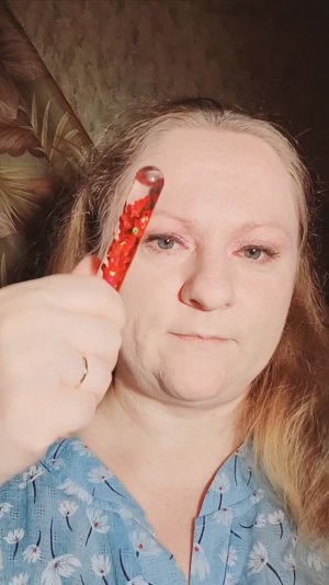 Делаем макияж и болтаем).