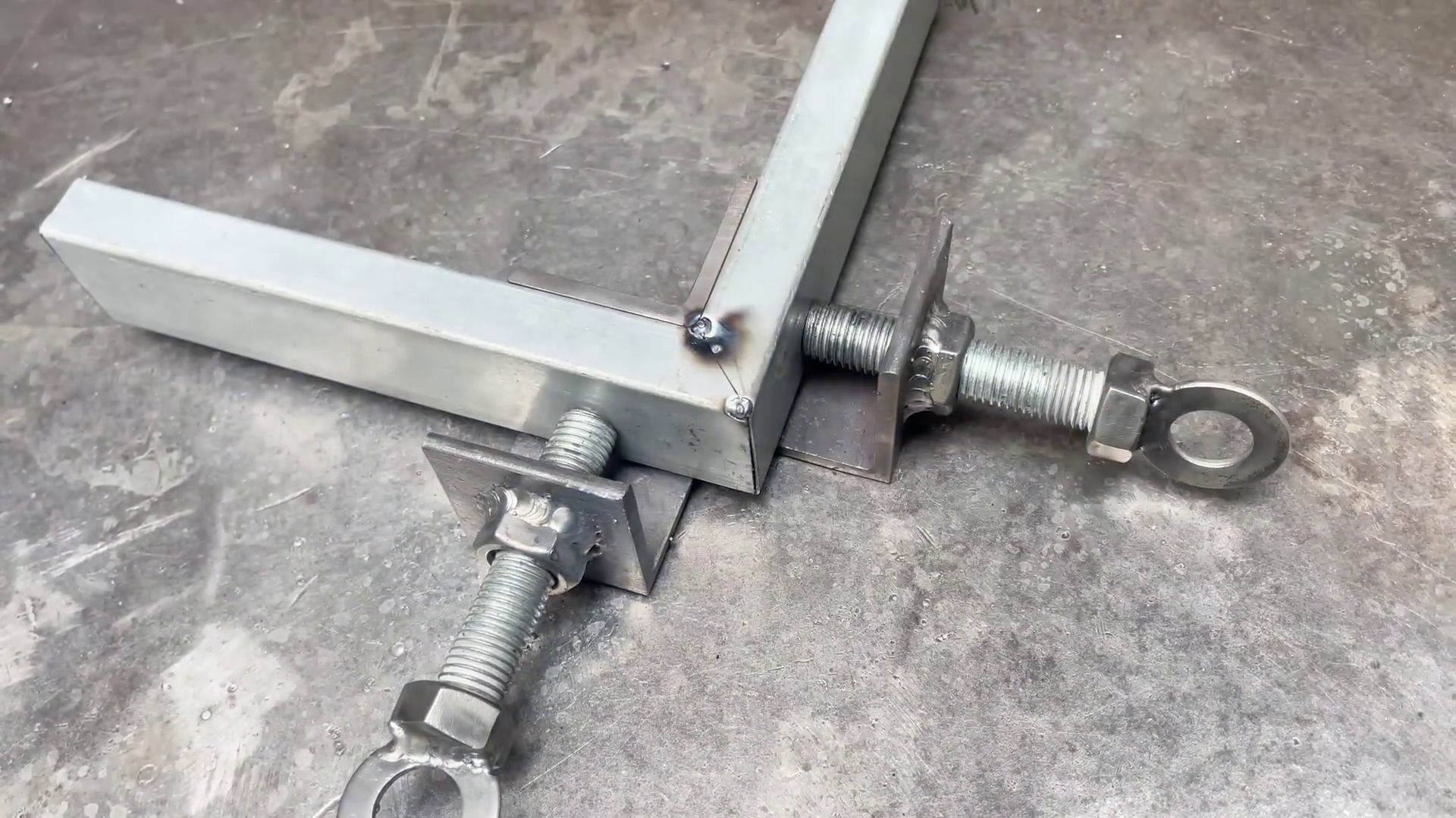 Струбцина для сварки под углом 90 градусов