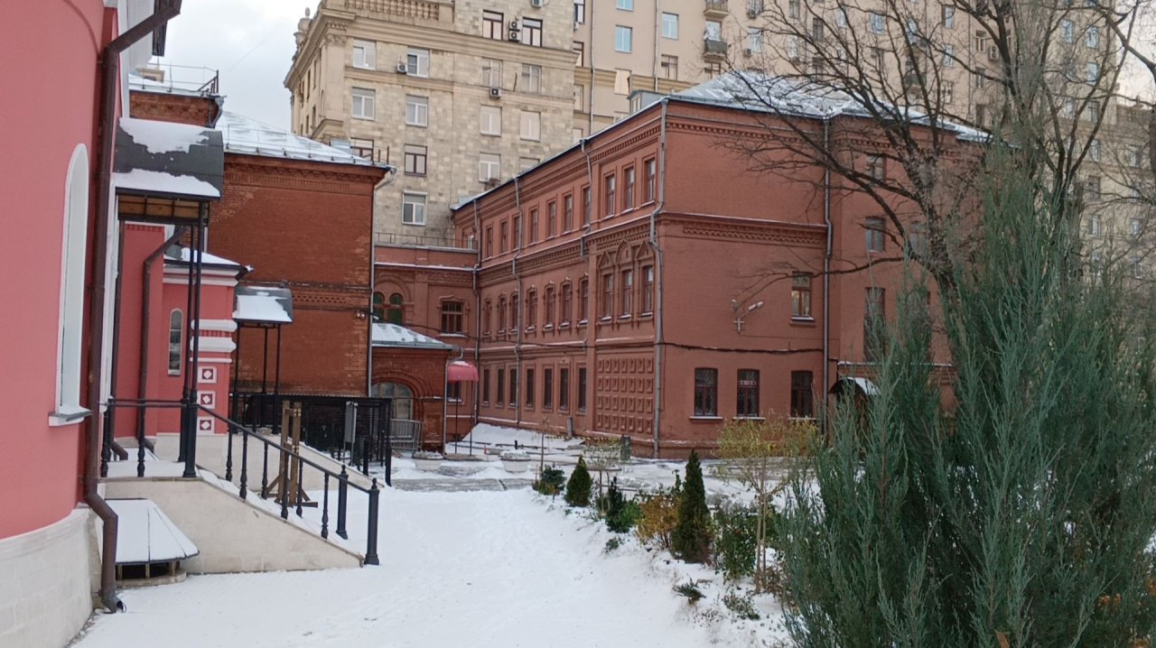 Прогулки по Москве. Императорская богадельня на Ленинградке. Троицкий храм.