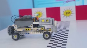 4 Машинки Lego Technic пытаются преодолеть ветровой барьер