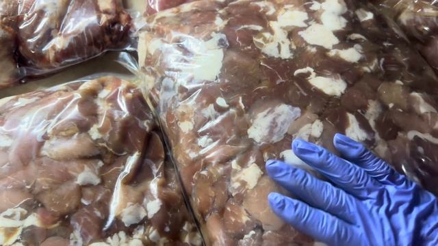 Наши праздничные- рабочие дни на ферме! Занимаемся приготовлением бекона, колбасы и сыра с плесенью!