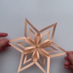 Объемная бумажная снежинка