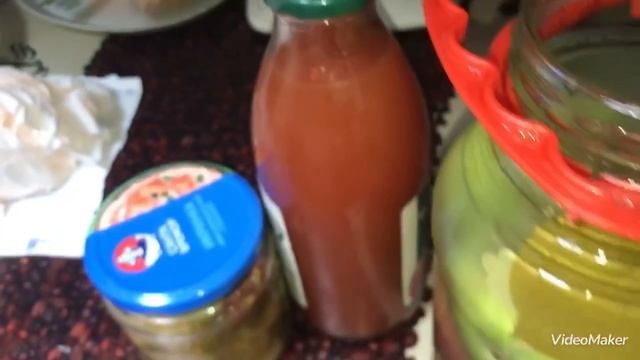 Привезли щуку из деревни. Достаю свои заготовки из подвала. Мой завтрак.