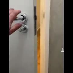 Выравнивание старой двери.