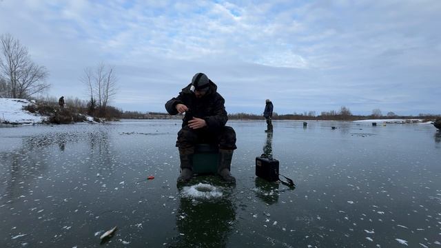 первый лед 2025-2026! Разведка! ОПАСНЫЙ лед чуть не треснул пополам