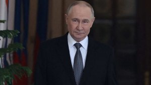 Путин возложил цветы к монументу Нейтралитета в Ашхабаде