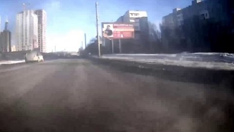 Подрезает и даже не смотрит