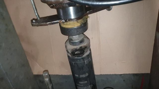 Работа амортизатора НИВОМАТ . Часть 2 -- неработающий нивомат .