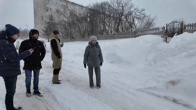 Мэр Магадана проверила работу подрядчика по расчистке снега на Пионерном и Солнечном