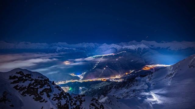 НОЧНОЕ МОРЕ ИЗ ОБЛАКОВ. Красивое видео.