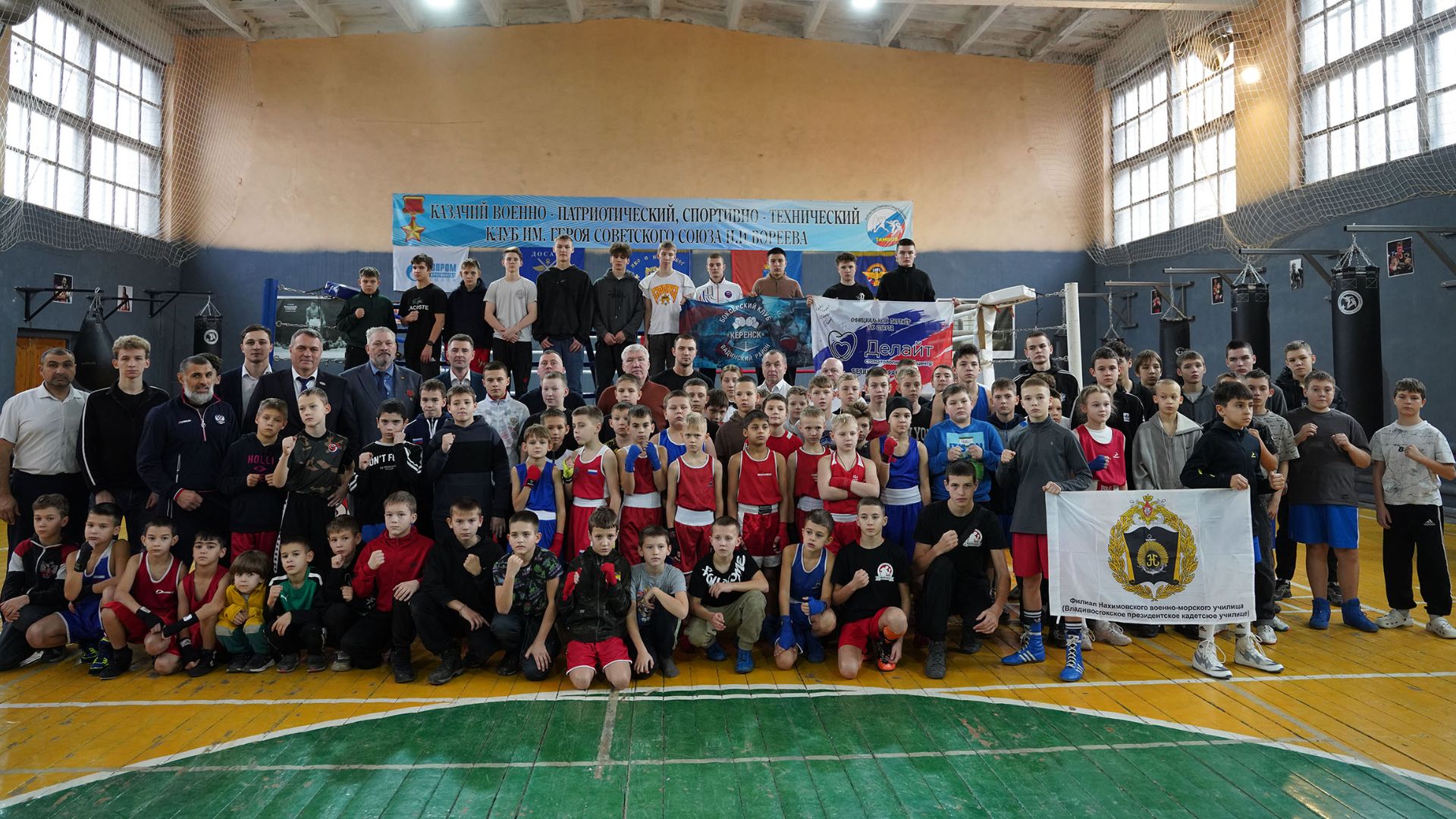 Русский Воин 11-й турнир Героев ИГОРЬ ТУХВАТОВ И ГРУППА «НАШИ» ЗАЖГЛИ НА БОКСЁРСКОМ РИНГЕ.