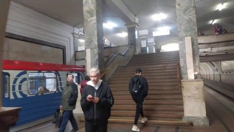 Ст. метро Сокол, Москва, Зелёная (Замоскворецкая) Линия - интерьер,пассажиры, работники метро,поезда