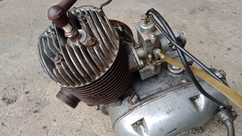 Запустил старинный двигатель после 10 лет простоя