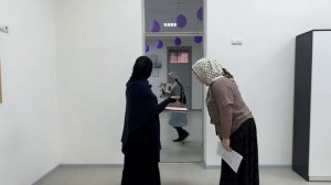 Когда решаете проблему, а за дверью происходит что-то интересное... 🚪✨