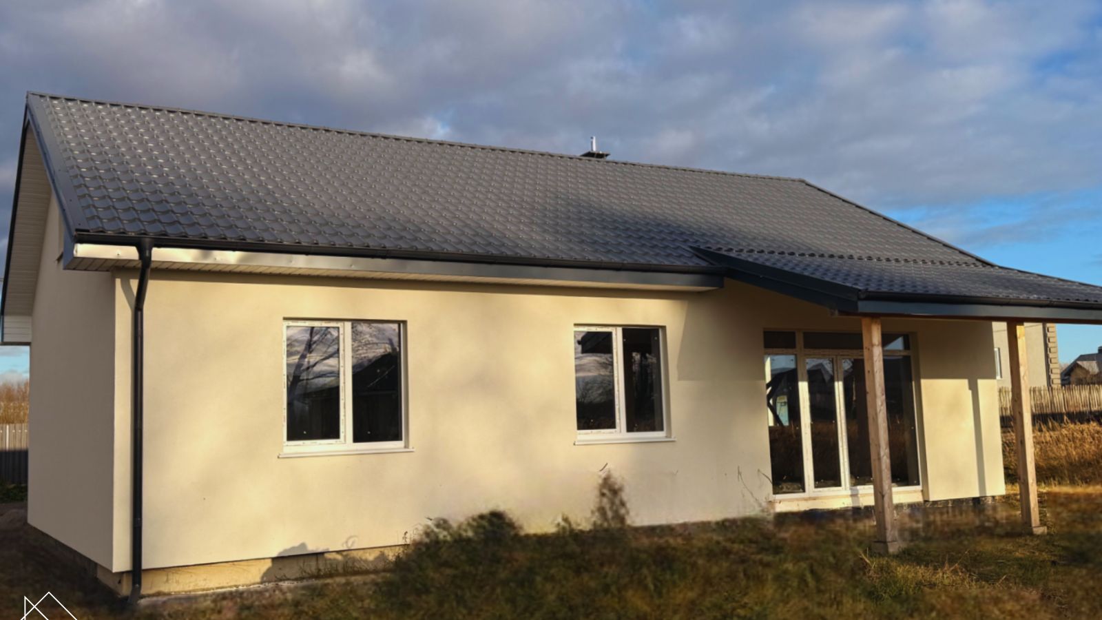 Дом со всеми коммуникациями в поселке Заозерье в пригороде Калининграда