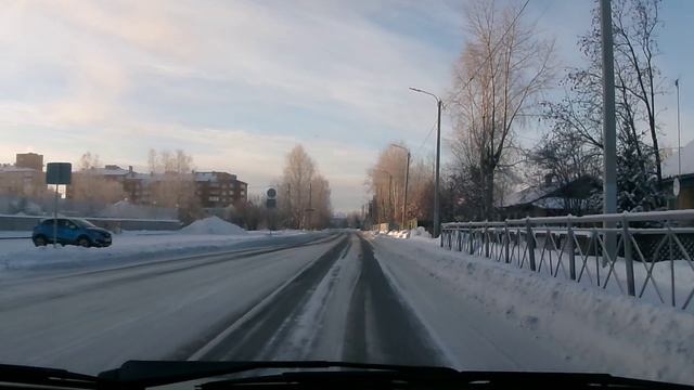 Прокатимся по нашему красивому зимнему городу. исполнит. Женя Тополь -Девочка лето, девочка зима.