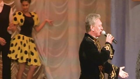 Валерий Данейкин в спектакле _Обыкновенное чудо_