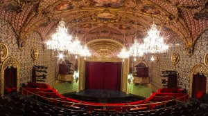 «Выключите у Баринова микрофон!». О сцене, немом кино в деревнях. О книге, выученной за ночь