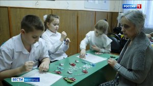 Юные белгородцы готовят новогодние подарки для бойцов