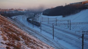 Тепловозы 2ТЭ116У-0025 и 2ТЭ116У-0076. Двойная тяга на подъёме.