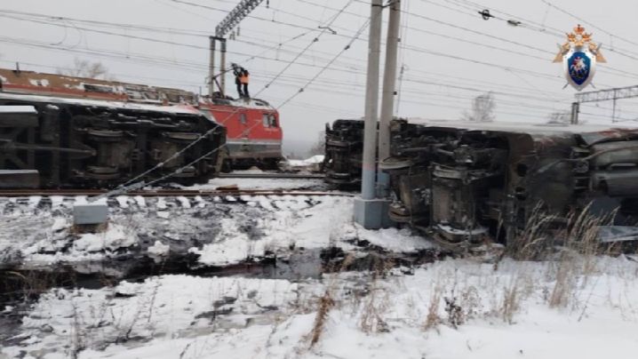 РЖД: 23 цистерны с мазутом сошли с рельсов на станции в Пензенской области