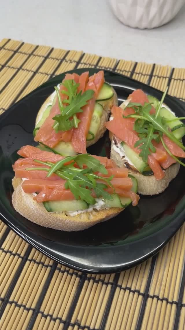 Вкусные бутербродики с рыбкой🥪 смотреть онлайн