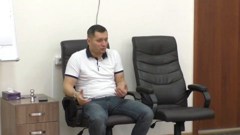 Люди делятся на два типа: те которые хотят решить проблему и те, которые хотят избавится от нее.