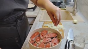 Повседневная жизнь в селе/ЮЛЯ ЗАМАРИНОВАЛА СУГУДАЙ, ПРИБРАЛАСЬ/ ЖЕНЯ СТАРАЕТСЯ