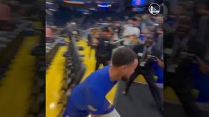 Стеф Карри попал в кольцо с другого конца площадки, от самого туннеля, на разминке перед игрой