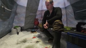 Ловим больших РЫБ! Рыбалка на корюшку. Жарим рыбу на ужин.