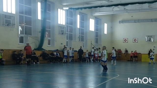 Постоянные тренировки приводят к результату.
Прыжок удар голой в мат, мяч итд.
Кто тренируется 💪👏