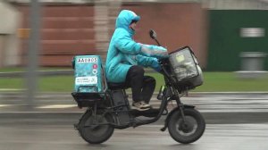 В Петербурге в ходе лишь одного рейда в отношении курьеров зафиксирована тысяча нарушений.