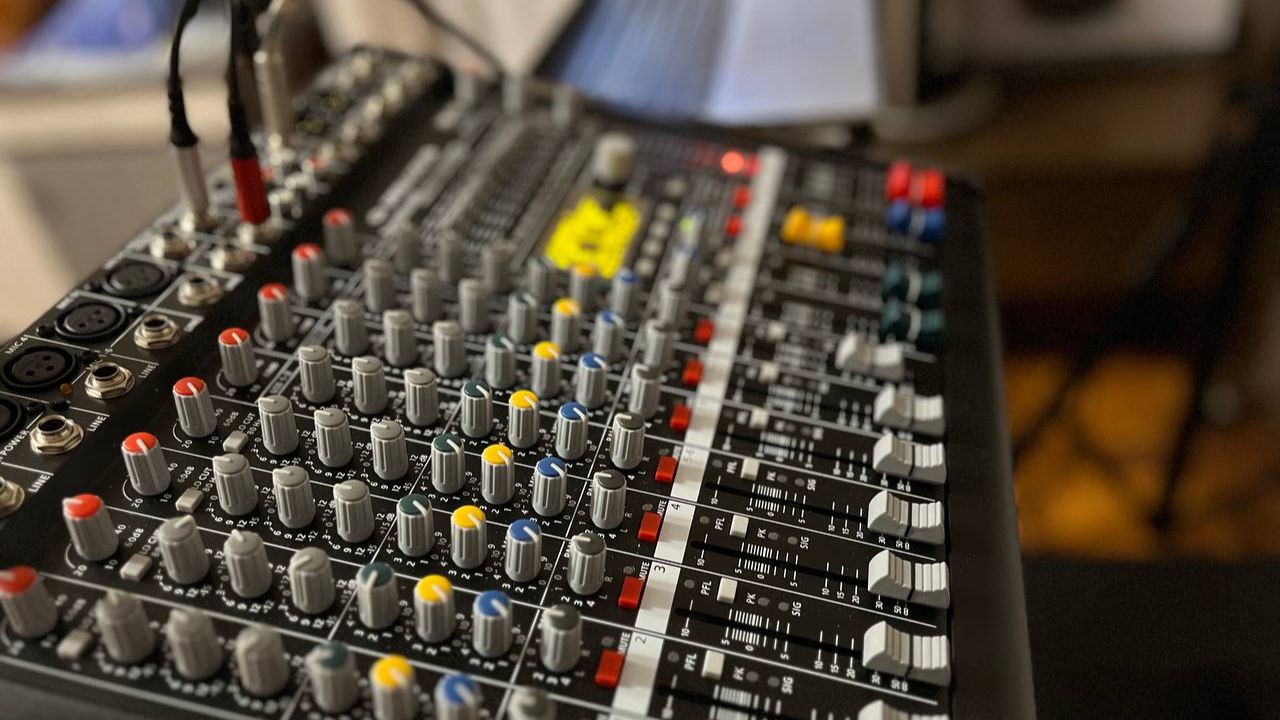 КОМПЛЕКТ ПРОФЕССИОНАЛЬНОГО ЗВУКОВОГО ОБОРУДОВАНИЯ