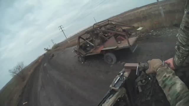 Плечом к плечу Мы держим строй, мы верим другу...Кадры боевых будней морпехов ТФ