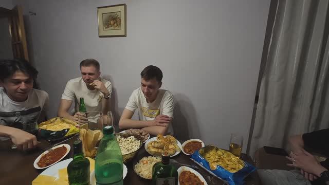 Собрал пацанов.