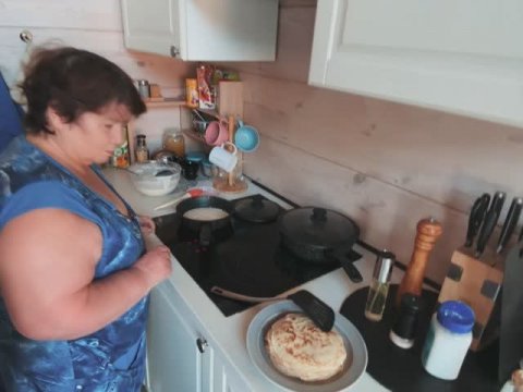 Рецепт БЛИНОВ от Людмилы 🥞 мерч с битвы роботов 🤖 мукбанг завтрак блинами 🤖