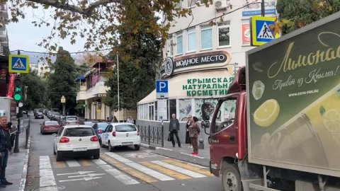 Ялта. С Володарского на Севастопольскую, Боткинскую ул., до Кирова ул. 22.11.25. Крым. Crimea. Yalta