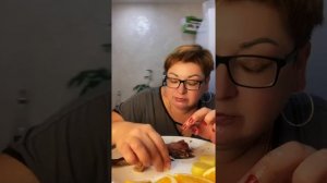 Шикарный Мукбанг копченой селедкой👍/Помогите🤷♂️🤷♂️🤷♂️дочь сажает меня на диету🙄🙄🙄