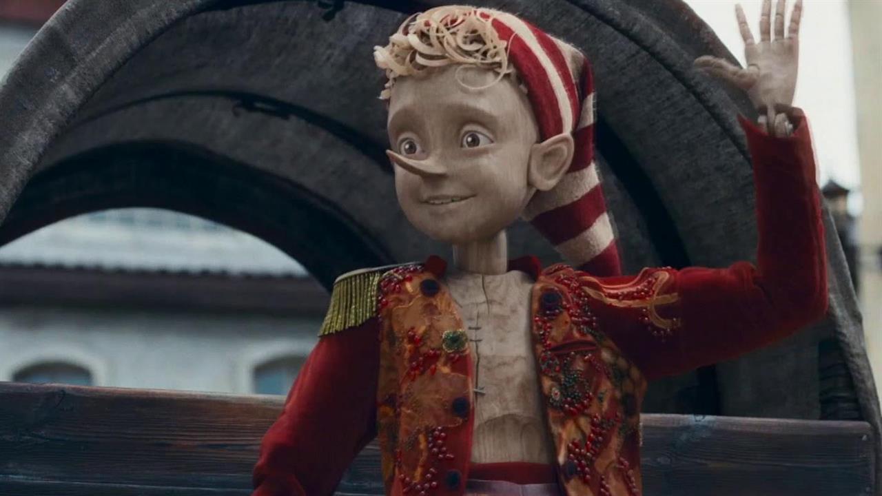 В столичном метро начала работу выставка костюмов персонажей из "Буратино".