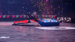 Битва роботов: стальные тяжеловесы встретились на ринге по правилам боевой арены