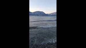 Декабрьские волны на Телецком озере