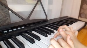 как легко играть в траве сидел кузнечик на фортепиано(синтезаторе)