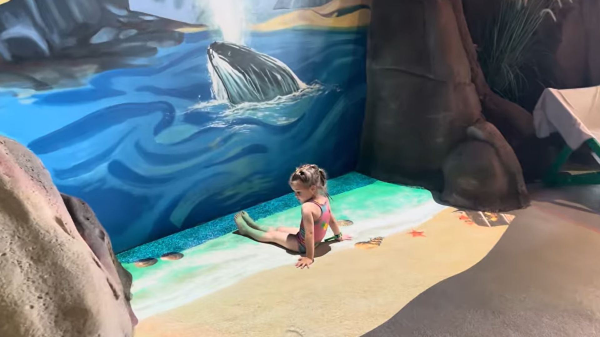 Аня и игровая комната аквапарка