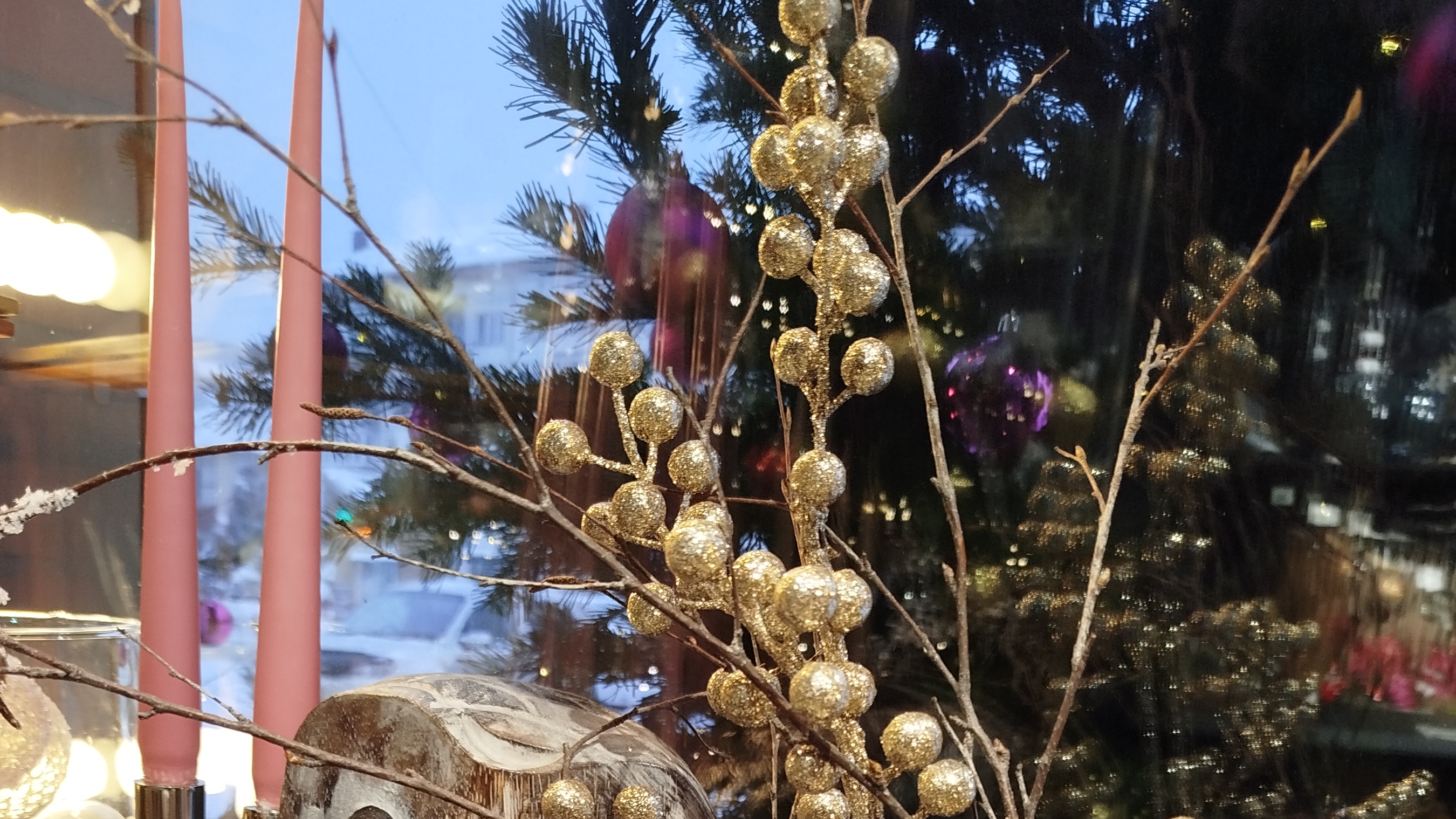 На работу со мной пойдёте?? Можно, только на пять минуточек