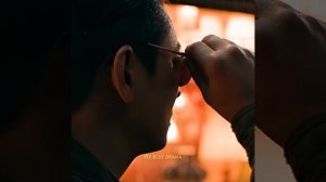 Призрак убежал, когда он снял свои чёрные очки 🤯.