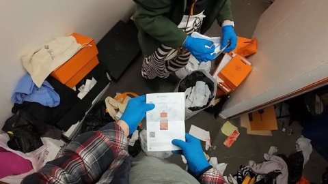 Рискнули из-за сумки а нашли столько золота (PGLive)