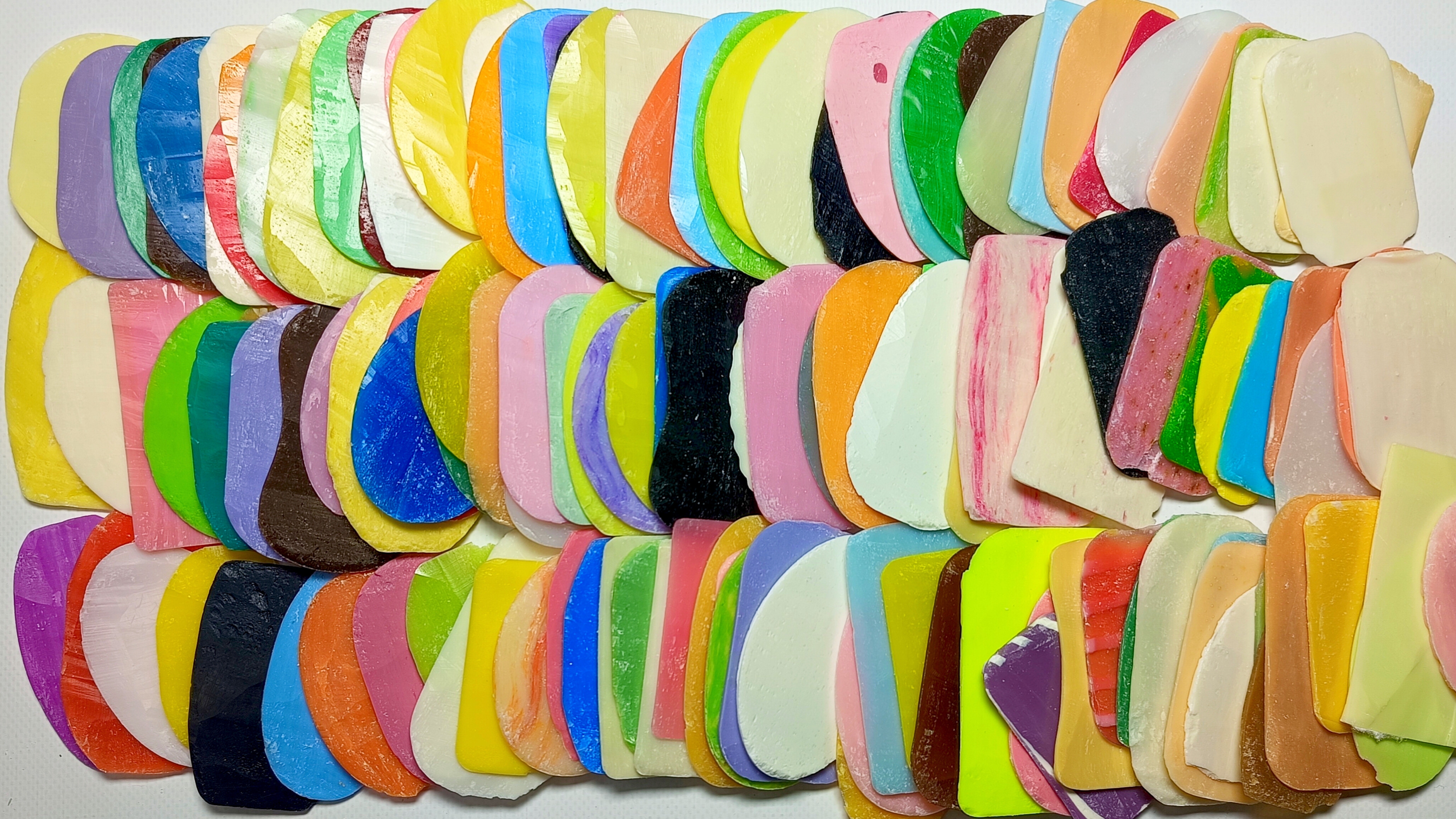 ломаю мыльные пластинки. асмр. soap plates. в конце видео сюрприз