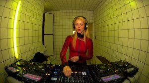 Viviana Casanova   HÖR - December 5   2025