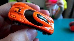 Видео про машинки - распаковка игрушек.